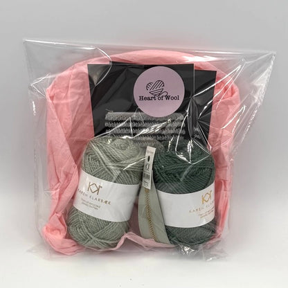 Pung med striber - strikke- og hæklekits (Light Sage Green & Pine Green)