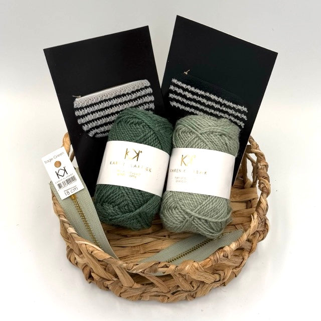 Pung med striber - strikke- og hæklekits (Light Sage Green & Pine Green)